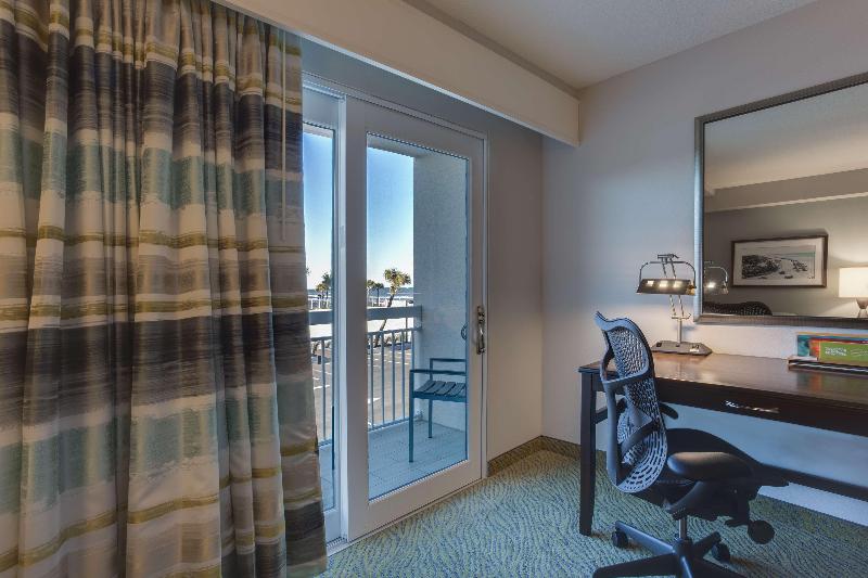 חדר סטנדרט עם מיטת קינג, Hilton Garden Inn Daytona Beach Oceanfront