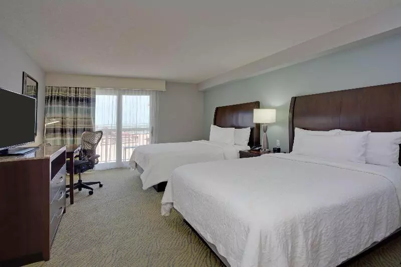 Standard-huone Allasnäkymä, Hilton Garden Inn Daytona Beach Oceanfront