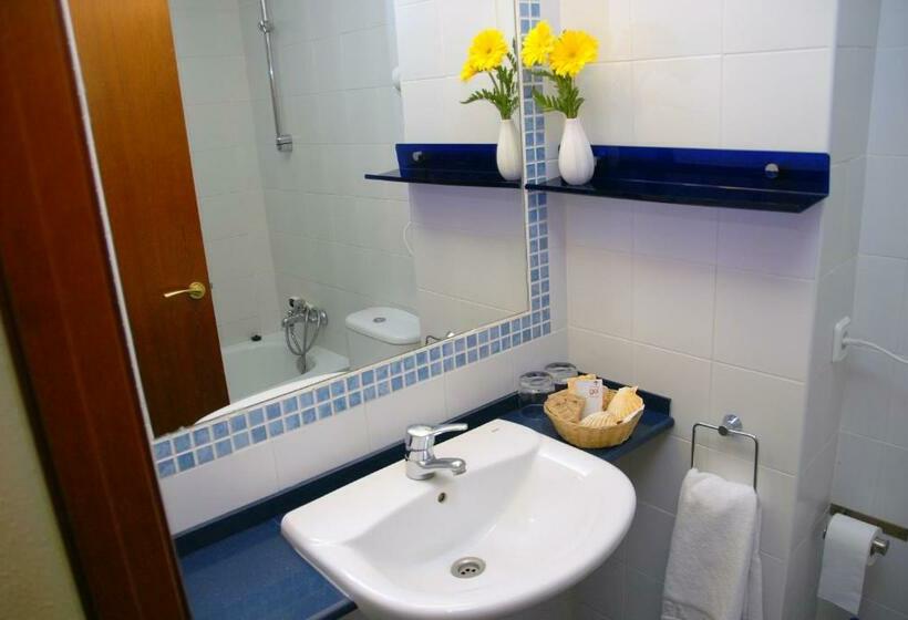 Chambre Triple Standard, Merce