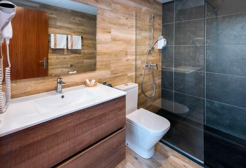 스탠다드 트리플 룸, Merce