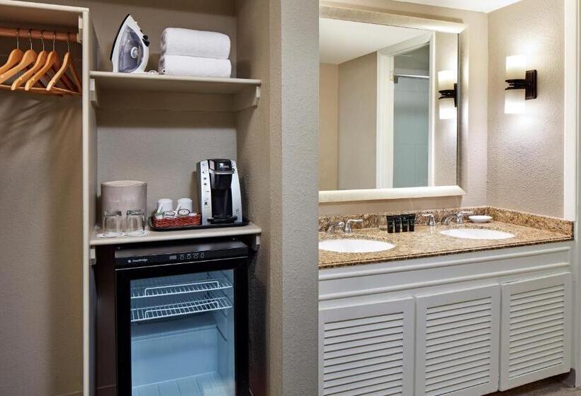 スタンダードルーム, The Cliffs