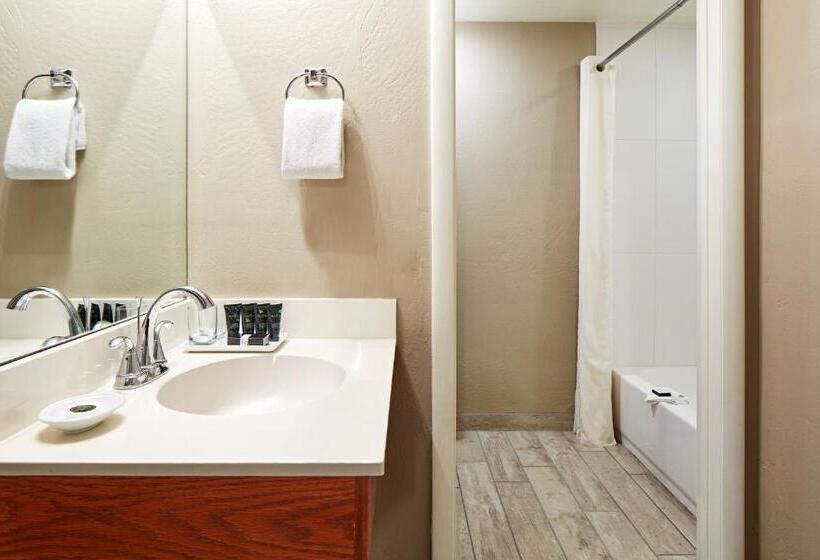 デラックスジュニアスイート, The Cliffs