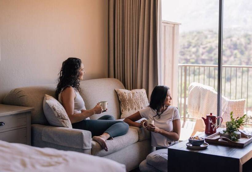 プレミアムルーム, The Cliffs