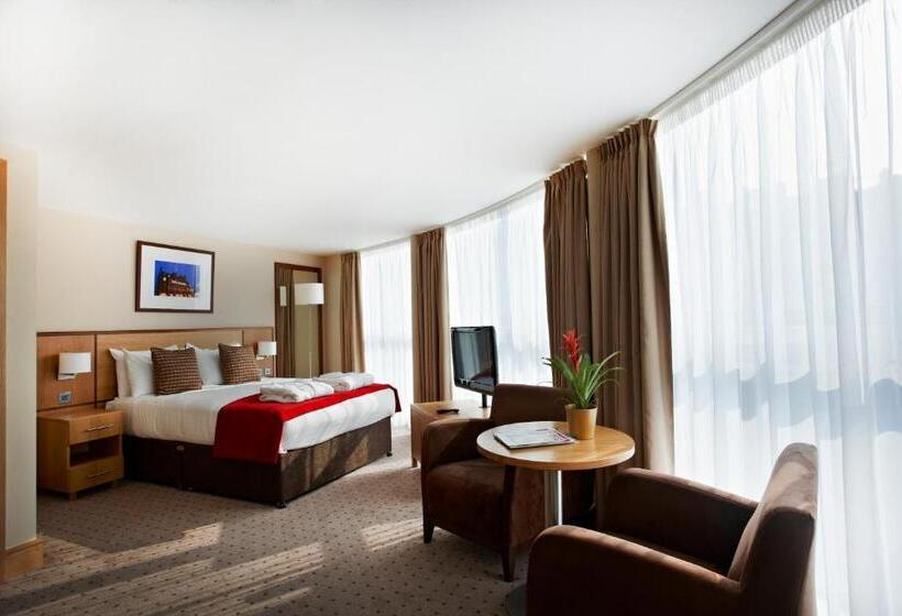 Полулюкс, The Crown London, Worldhotels Distinctive