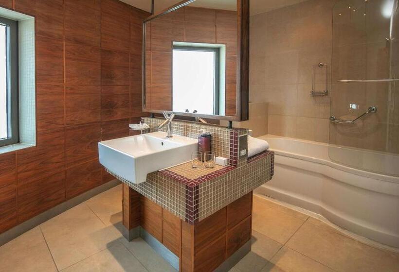 キングサイズベッドのスイートルーム, The Crown London, Worldhotels Distinctive