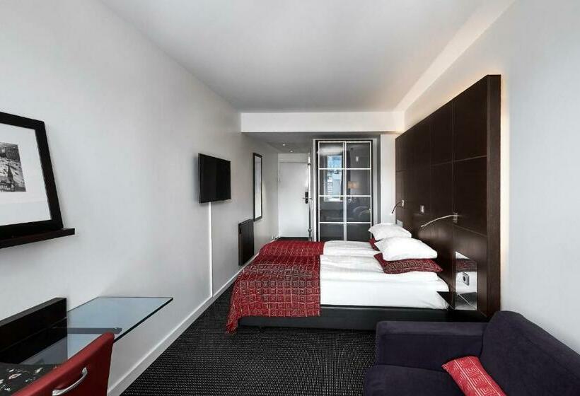 Habitació Triple Estàndard, The Square