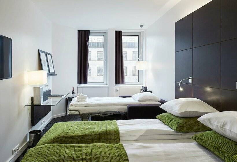 Habitació Triple Estàndard, The Square