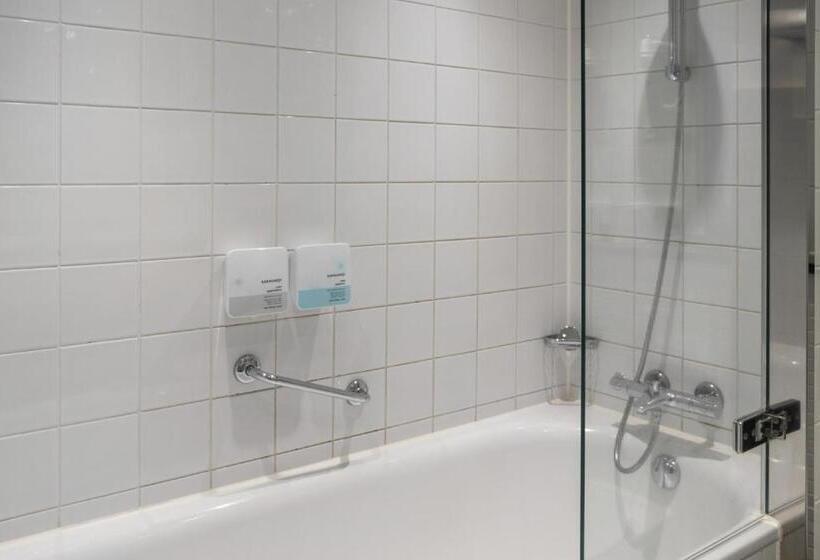 Family Room, The Square