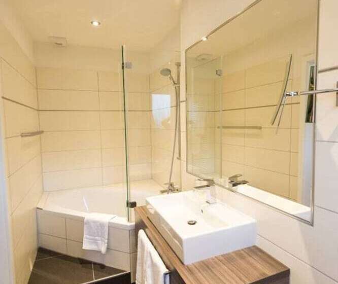 디럭스 룸, Trapp