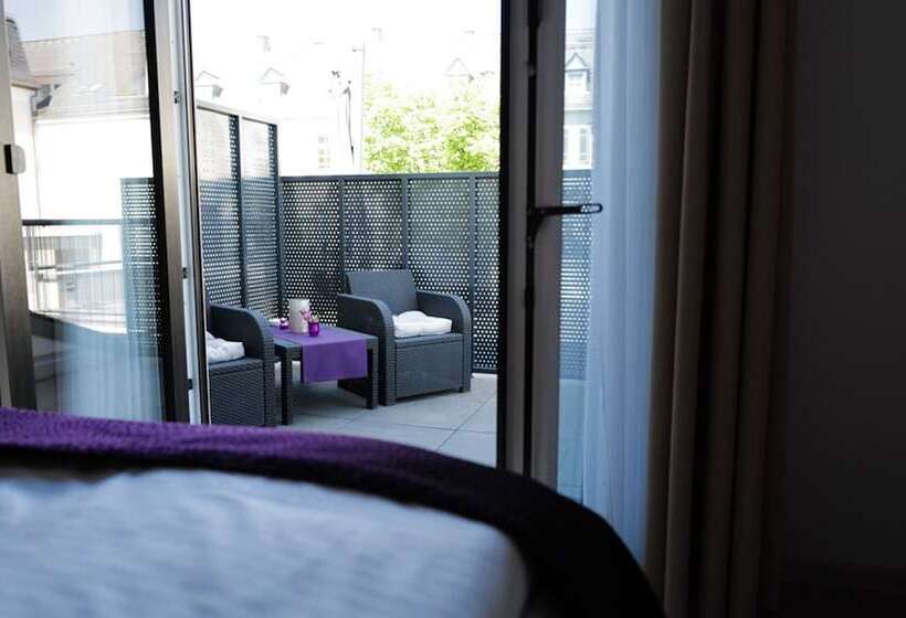 디럭스 룸, Trapp