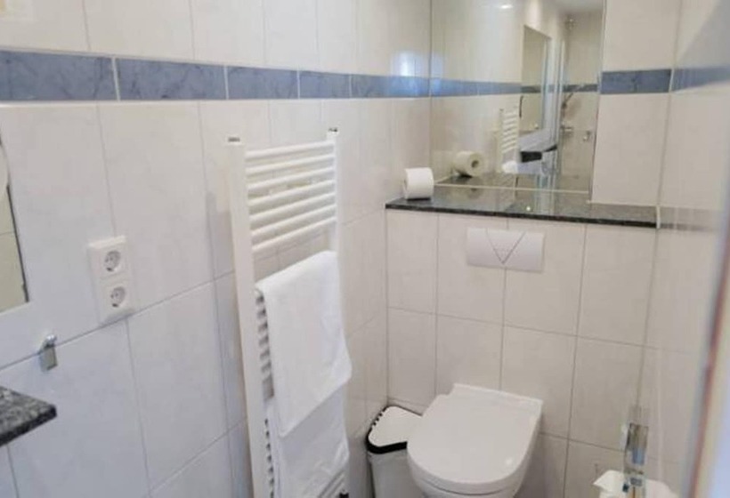 컴포트 룸, Trapp