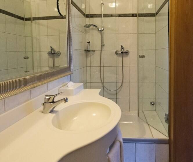 트리플 클래식 룸, Trapp