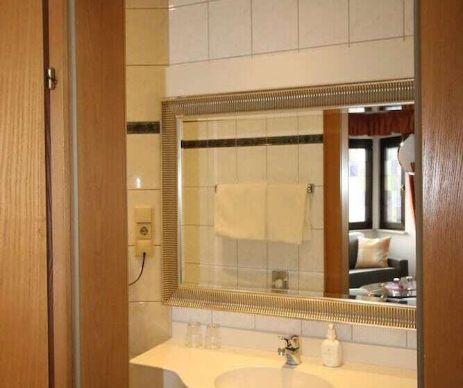 주니어 스위트, Trapp