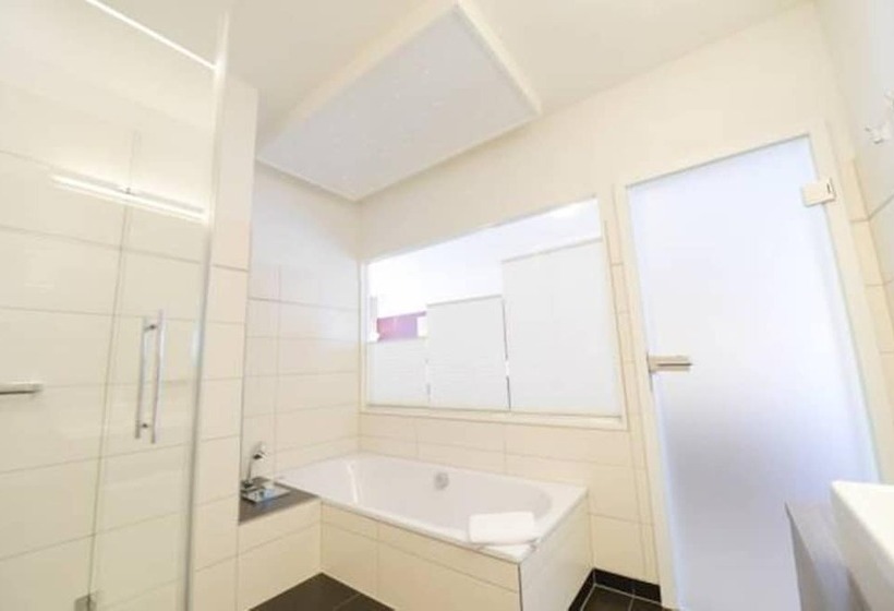 디럭스 주니어 스위트, Trapp