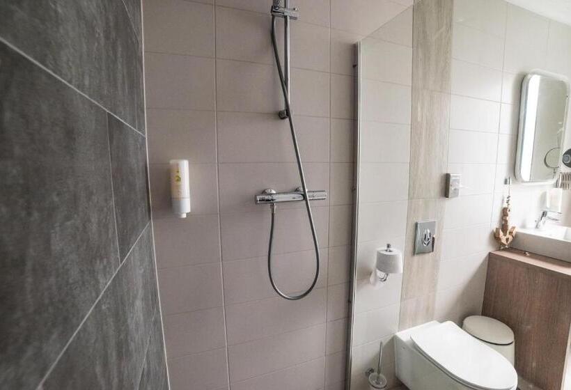 컴포트 트리플 룸, Complex Living