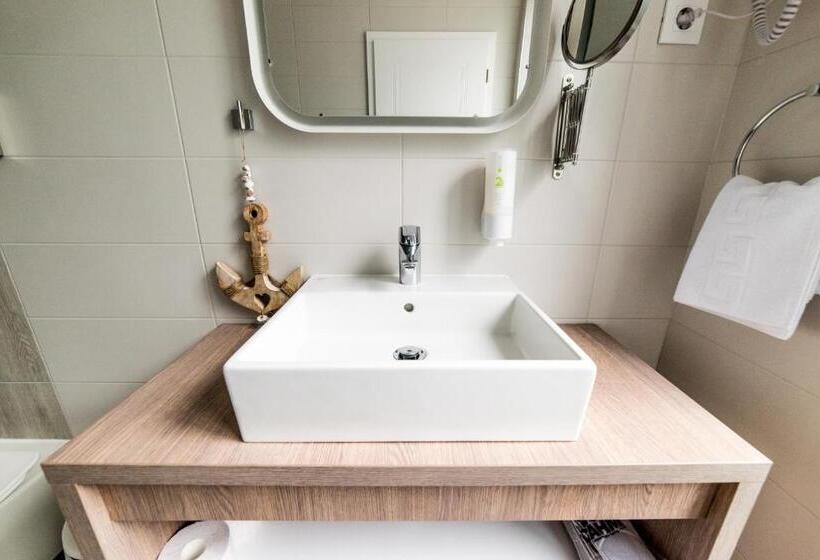 컴포트 트리플 룸, Complex Living