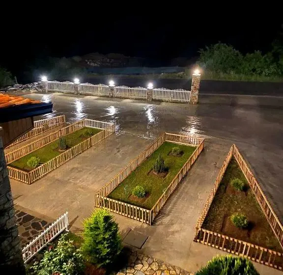 バルコニー付きデラックスルーム, Nëna Dashuri Agroturizëm