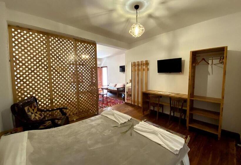 디럭스 패밀리 룸, Nëna Dashuri Agroturizëm