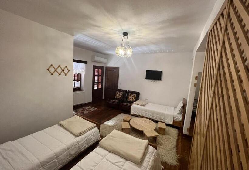 디럭스 패밀리 룸, Nëna Dashuri Agroturizëm