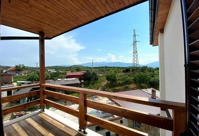 エコノミールーム, Nëna Dashuri Agroturizëm