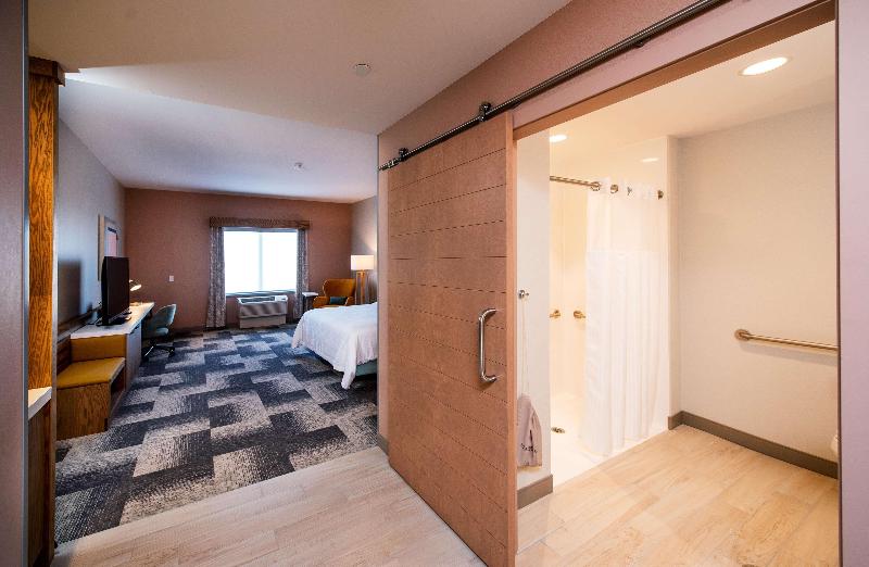 Номер Стандарт Кровать Кинг Адаптированный для Инвалидов, Hilton Garden Inn Moncton, Nb