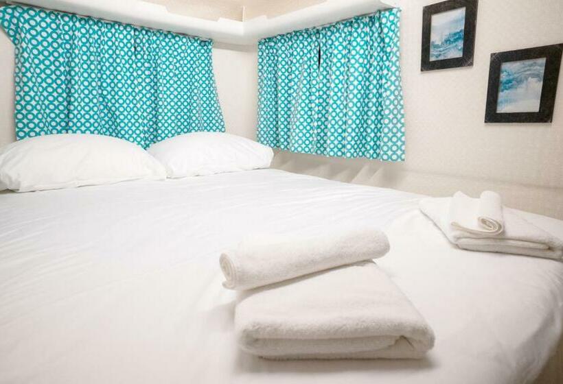 اتاق استاندارد, Outside Inn