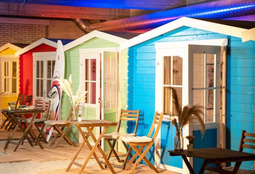 اتاق استاندارد, Outside Inn