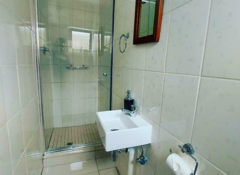 اتاق لوکس, Twenty4ten Guesthouse