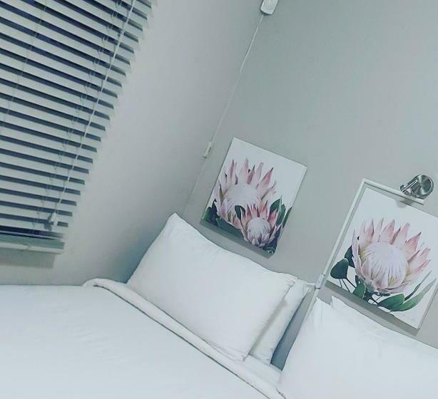 اتاق لوکس, Twenty4ten Guesthouse