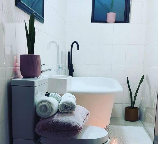 اتاق لوکس با تخت بزرگ, Twenty4ten Guesthouse