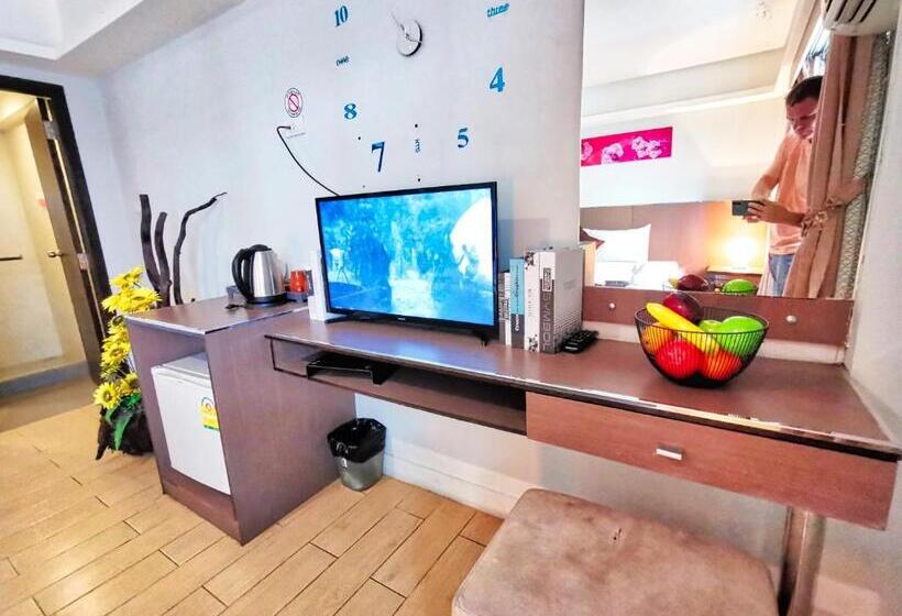 סטודיו דלוקס, Scandia Beach