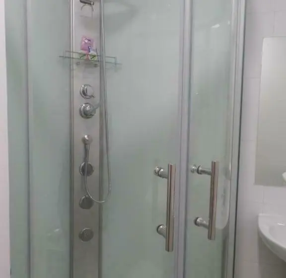 اتاق استاندارد یک نفره, Carolina Hostal