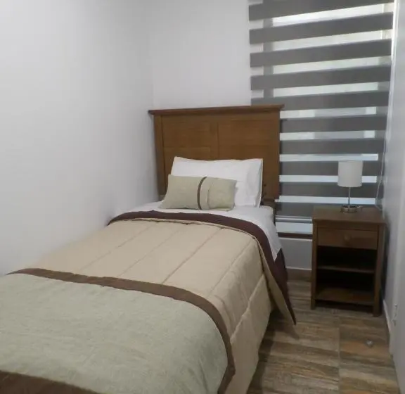اتاق استاندارد یک نفره, Carolina Hostal