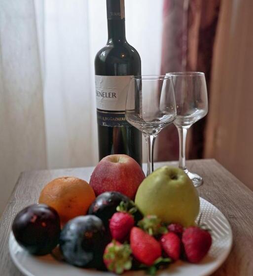 スタンダードルーム, Epoch Stone House