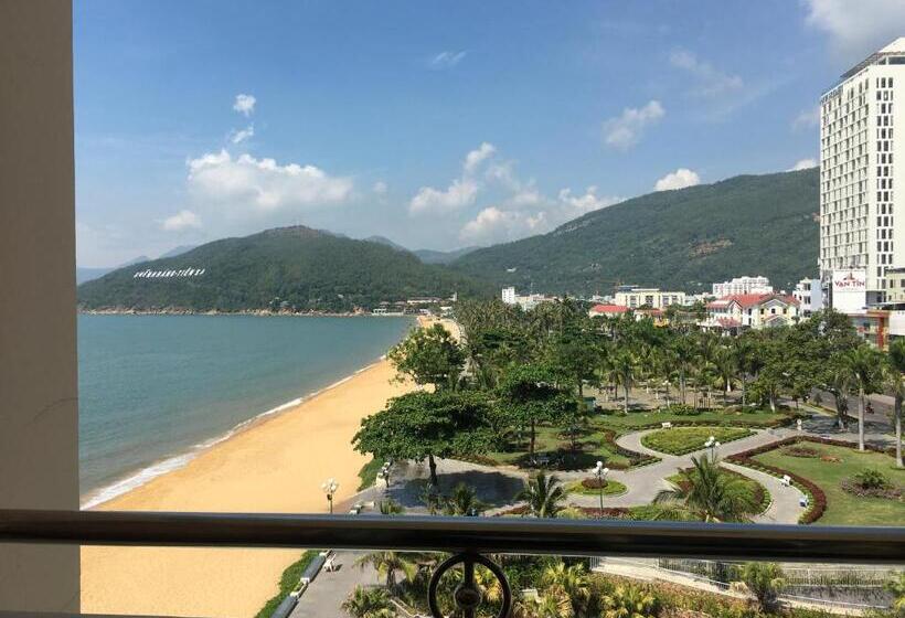 Standard Kolmen Hengen Huone, Khách Sạn Bình Dương