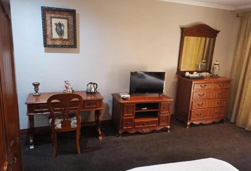 Номер Deluxe с Балконом, Erasmus Manor Guest House