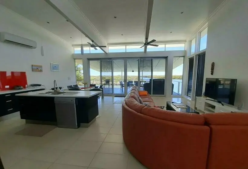 オーシャンビューの１ベッドルームビラ, Pelican Point Waterfront Resort Formerly Carnarvon Beach Retreat