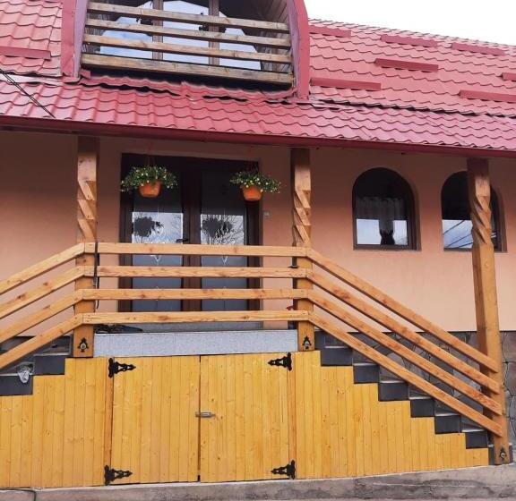 اتاق خانوادگی, Casa Utan
