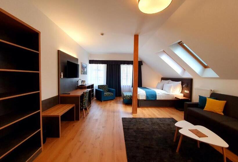 Deluxe Familie Værelse, Kortus