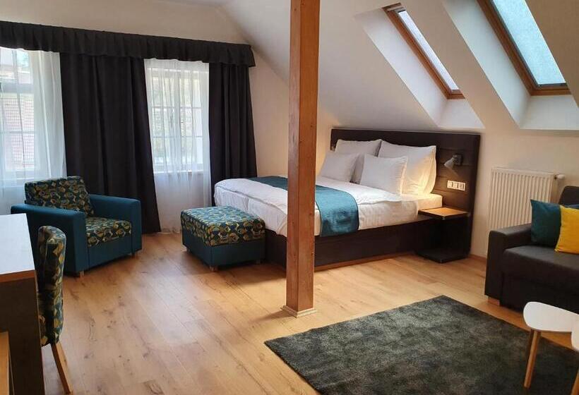 Deluxe Familie Værelse, Kortus