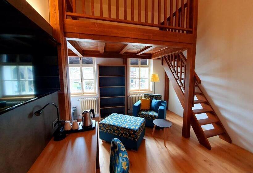 Familiesuite, Kortus