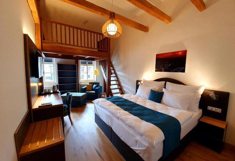 Familiesuite, Kortus