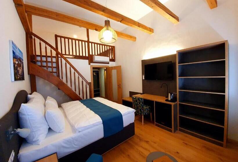 Superior Familie Værelse, Kortus