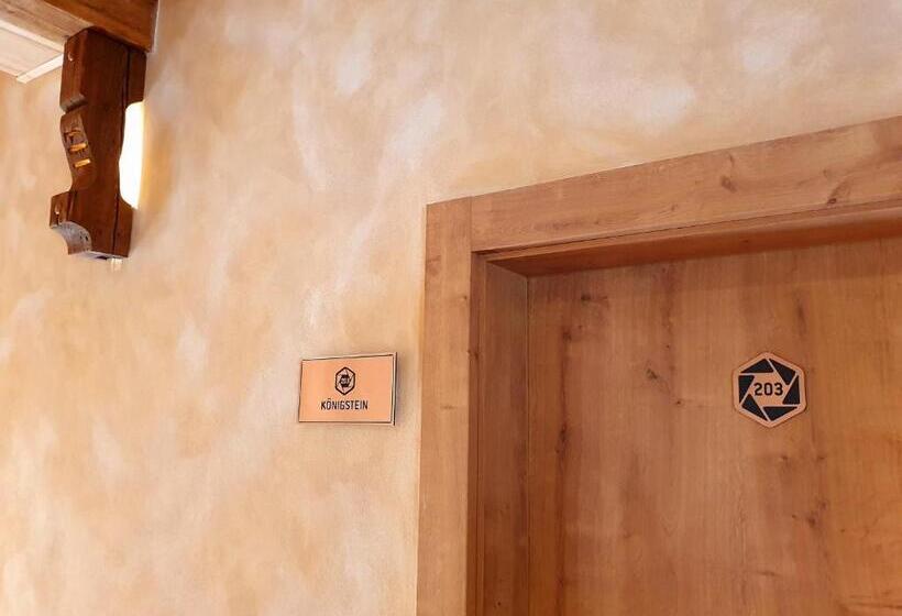 Superior Familie Værelse, Kortus