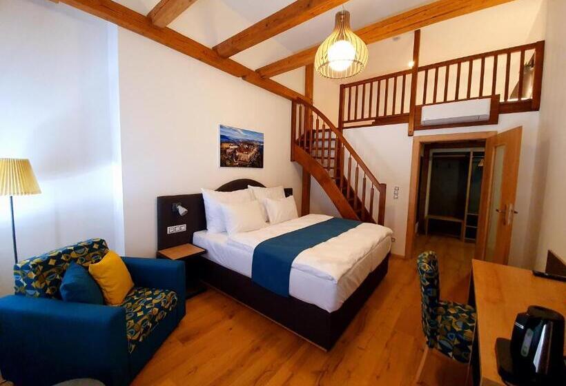 Superior Familie Værelse, Kortus