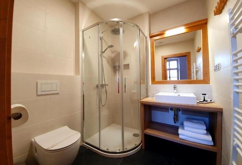 Standard Værelse, Kortus