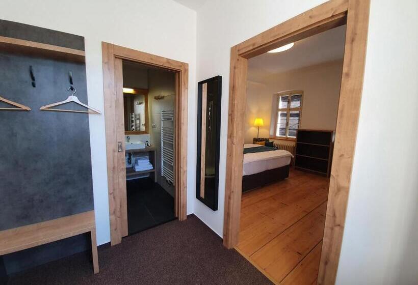 Standard Værelse, Kortus