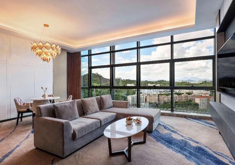 Deluxe Suite King Bed, Mercure Shenzhen Longgang