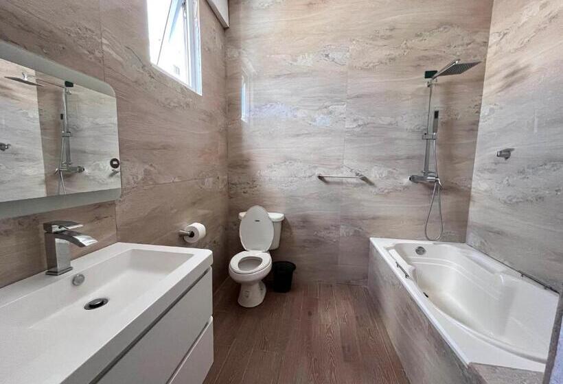 اتاق لوکس خانوادگی, Posada Gutierrez