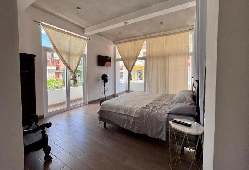 اتاق لوکس خانوادگی, Posada Gutierrez